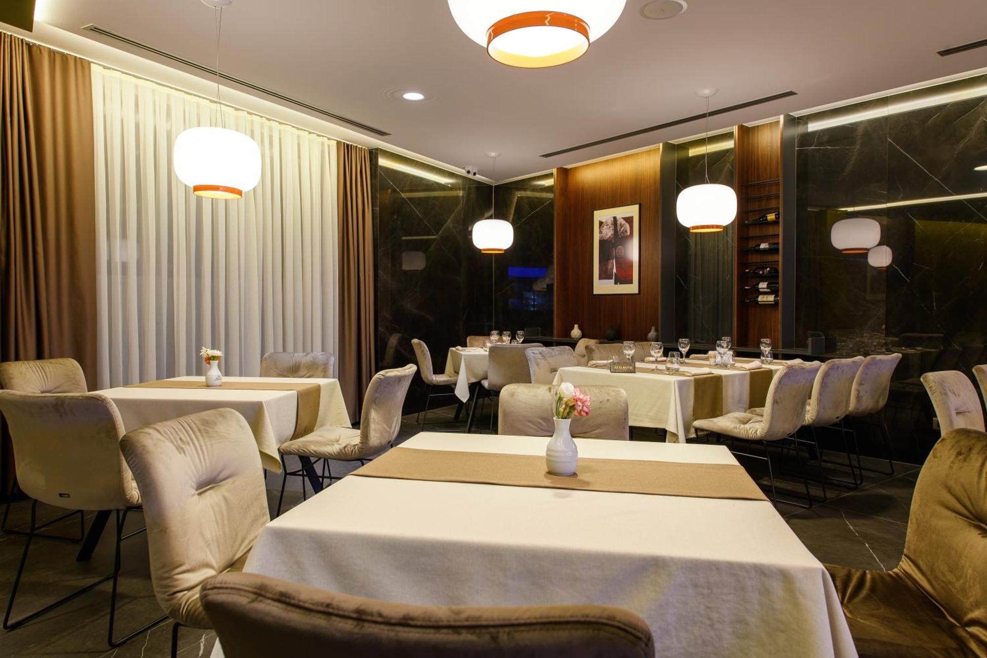 Seraphine Plaza Печ Екстер'єр фото