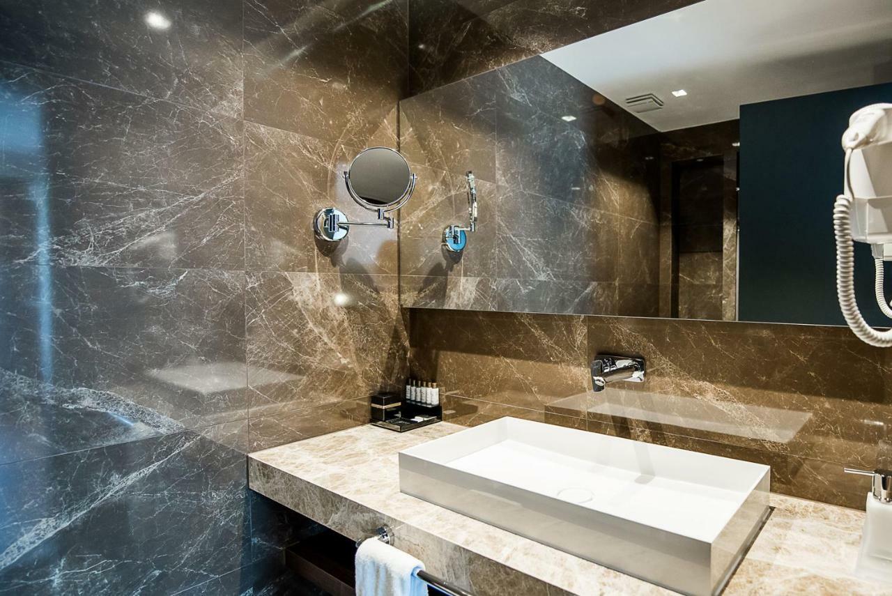 Seraphine Plaza Печ Екстер'єр фото